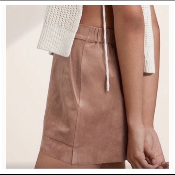 Aritzia Bossier faux suede shorts with pockets - Picture 3 of 6